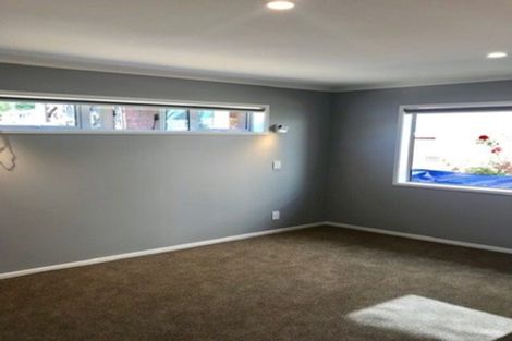 Photo of property in 20 Cypress Place, Sunnynook, Auckland, 0620