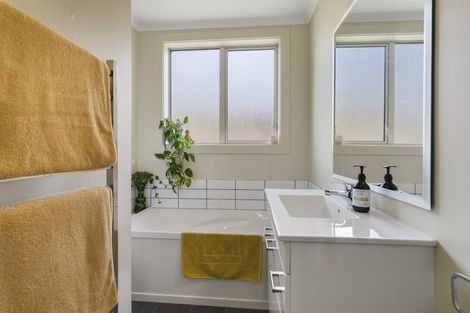 Photo of property in 25 Pioneer Crescent, Helensburgh, Dunedin, 9010