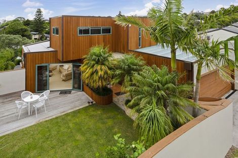 Photo of property in 697 Beach Road, Rothesay Bay, Auckland, 0630