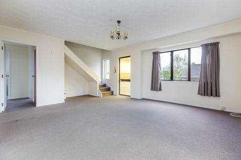 Photo of property in 2/24 Thalia Place, Totara Vale, Auckland, 0629