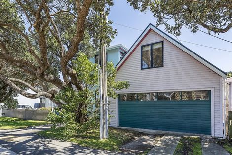 Photo of property in 302 The Parade, Island Bay, Wellington, 6023
