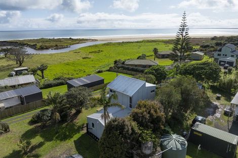 Photo of property in 16 Tui Street, Ahipara, Kaitaia, 0481