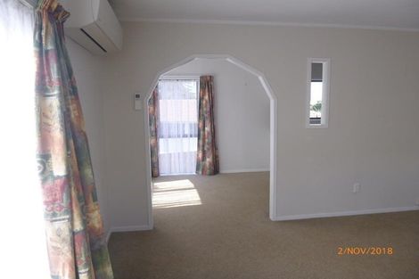 Photo of property in 2 Fitzherbert Avenue, West Harbour, Auckland, 0618