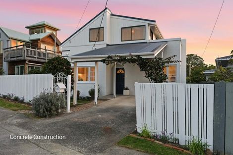 Photo of property in 2/76 Wairoa Road, Narrow Neck, Auckland, 0624
