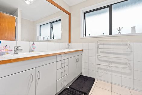 Photo of property in 12 Gloaming Place, Conifer Grove, Takanini, 2112