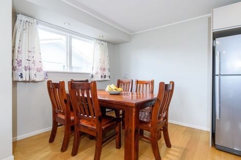 Photo of property in 17 Medina Place, Half Moon Bay, Auckland, 2012