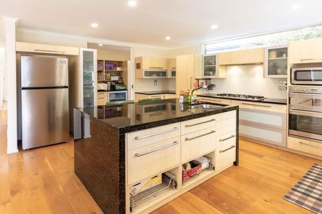 Photo of property in 40 Saint Andrews Square, Strowan, Christchurch, 8052