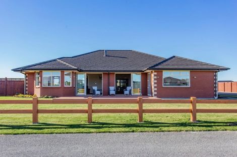 Photo of property in 2/2 Loe Place, Amberley, 7410