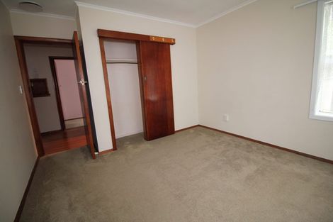 Photo of property in 13 Warrington Grove, Newlands, Wellington, 6037