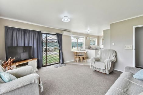 Photo of property in 2/19 Tatariki Street, Rosehill, Papakura, 2113