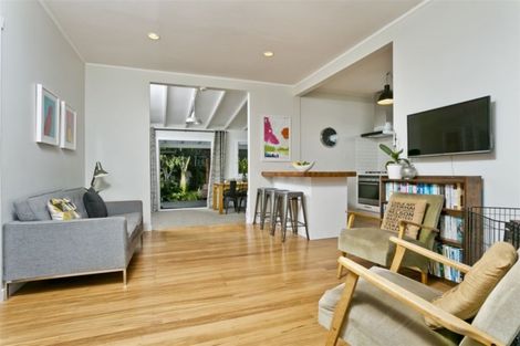 Photo of property in 2/98 Eversleigh Road, Belmont, Auckland, 0622