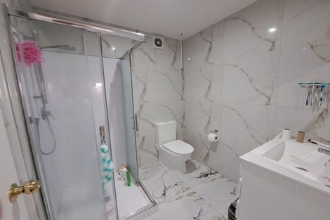 Photo of property in 18 Brunner Road, Glen Eden, Auckland, 0602