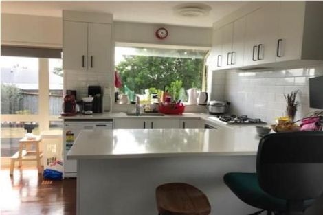 Photo of property in 15 Ware Place, Pakuranga Heights, Auckland, 2010