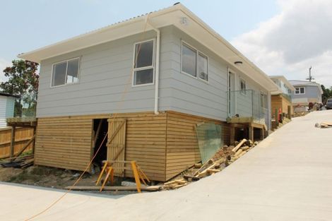 Photo of property in 10 Norman Road, Titirangi, Auckland, 0604