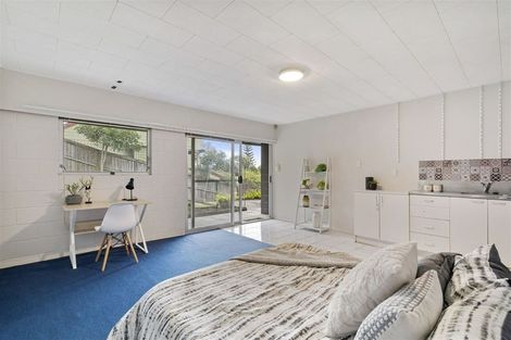 Photo of property in 94 Ayton Drive, Totara Vale, Auckland, 0629