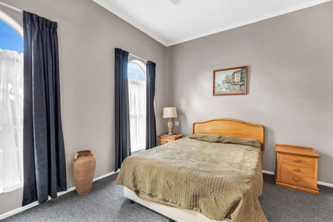 Photo of property in 87 Queen Street West, Levin, 5510