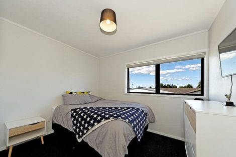 Photo of property in 15 Bodi Place, Te Atatu South, Auckland, 0610