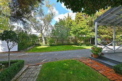 Photo of property in 2 Barton Road, Heretaunga, Upper Hutt, 5018
