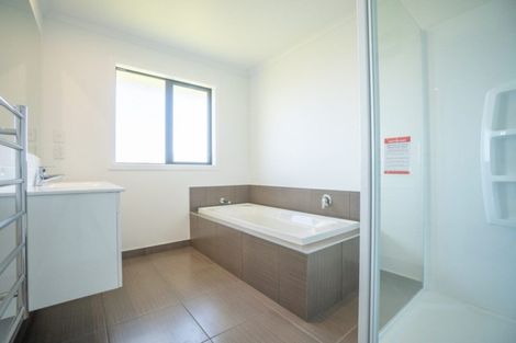 Photo of property in 33 Silicon Way, Fitzherbert, Palmerston North, 4410