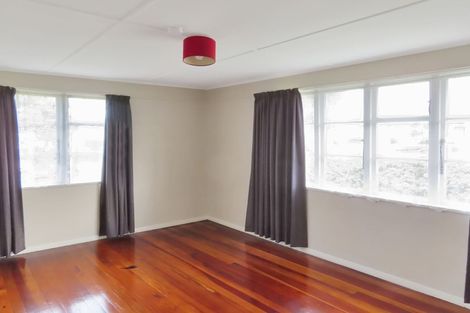 Photo of property in 122 Hewer Crescent, Naenae, Lower Hutt, 5011