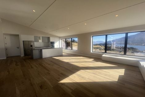 Photo of property in 4 Red Deer Rise, Kelvin Heights, Queenstown, 9300