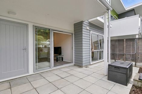 Photo of property in 25 Batchelor Street, Newlands, Wellington, 6037