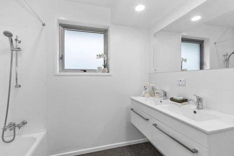 Photo of property in 41 Sandwich Road, Beckenham, Christchurch, 8023