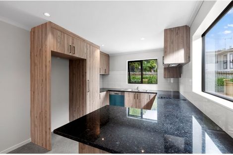 Photo of property in 10c Neilon Place, Northcross, Auckland, 0632