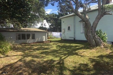 Photo of property in 5 Sampson Lane, Northcote, Auckland, 0627