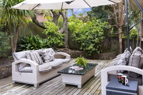 Photo of property in 2/98 Gosford Drive, Botany Downs, Auckland, 2010