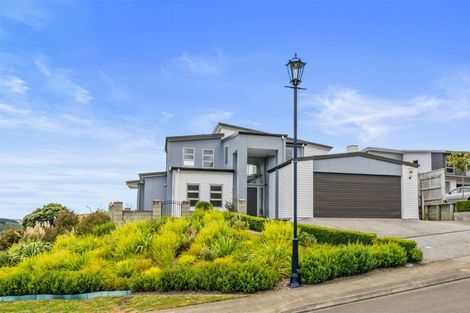 Photo of property in 1 Hollyford Place, Aotea, Porirua, 5024