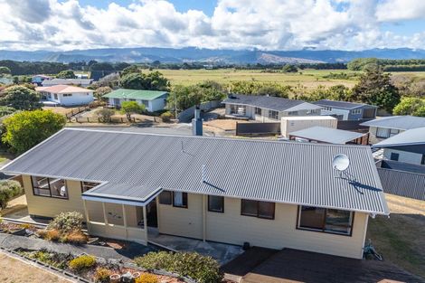 Photo of property in 33 Mountainview Terrace, Otaki Beach, Otaki, 5512