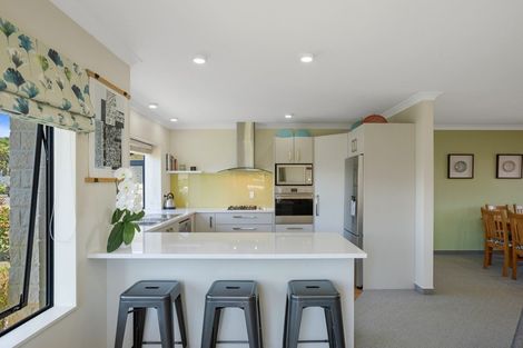 Photo of property in 10 Quadrant Heights, Paraparaumu, 5032