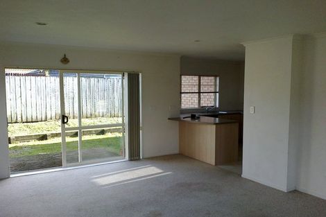 Photo of property in 61 Brashier Circle, Sunnyvale, Auckland, 0612