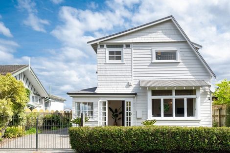 Photo of property in 12 Lighthouse Road, Bluff Hill, Napier, 4110