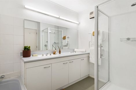 Photo of property in 2/18 Strabo Place, Windsor Park, Auckland, 0632