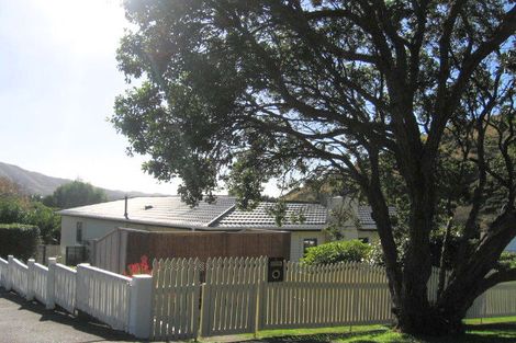 Photo of property in 4 Mahoe Street, Tawa, Wellington, 5028