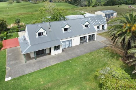 Photo of property in 42 Codlin Road, Waiuku, 2683