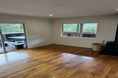 Photo of property in 1 Piha Road, Piha, New Lynn, 0772