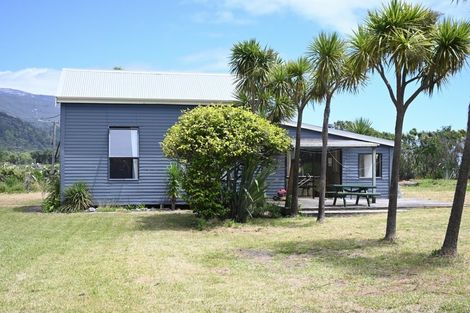 Photo of property in 33 Main Road, Hector, 7822