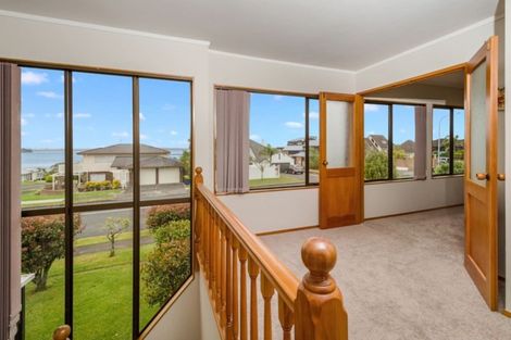 Photo of property in 109 Wiseley Road, West Harbour, Auckland, 0618