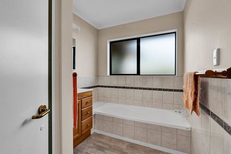 Photo of property in 20 Kellyville Heights, Merrilands, New Plymouth, 4312