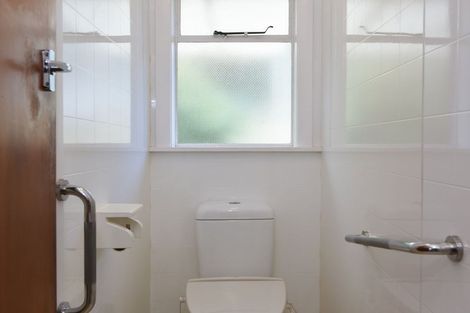 Photo of property in 56 Doon Street, Vauxhall, Dunedin, 9013