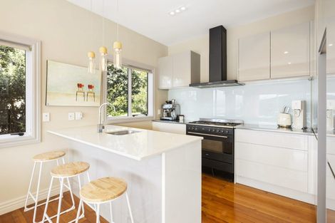 Photo of property in 30 Milne Terrace, Island Bay, Wellington, 6023
