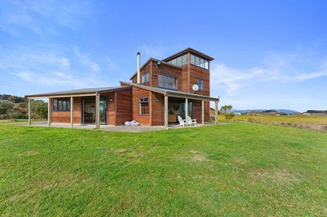 Photo of property in 80 Reay Mackay Grove, Waikawa Beach, Levin, 5573