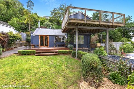 Photo of property in 30 Hawkhurst Road, Lyttelton, 8082