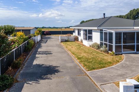 Photo of property in 19 Timaru Road, Waimate, 7924