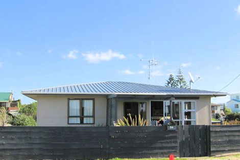 Photo of property in 54 Karewa Parade, Papamoa Beach, Papamoa, 3118