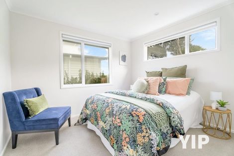 Photo of property in 10 Cromwell Point, Newlands, Wellington, 6037