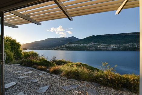 Photo of property in 11 Mincher Road, Kelvin Heights, Queenstown, 9300